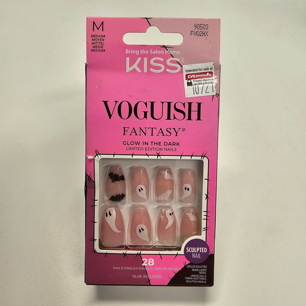NEW KISS Vogluish Fantasy Glow In The Dark Limited Edition Halloween Nails